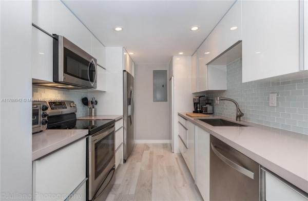 Brickell Townhouse, 2451 Brickell Ave #3E, Miami, Florida 33129, image 2