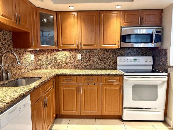 De Soto Park North, 2101 SE Atlantic Shores Blvd #408, Hallandale Beach, Florida 33009, image 1