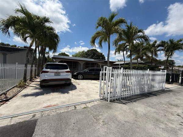 3434 NW 101st St, Unincorporated Dade County, Florida 33147, image 1