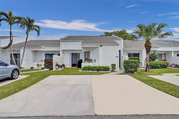 Lantern Walk, 236 Par Dr, Royal Palm Beach, Florida 33411, image 1