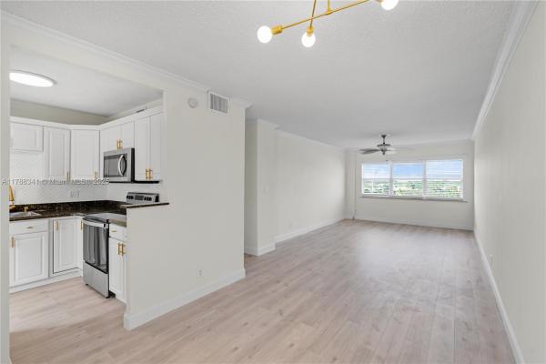 Horizon House, 2555 NE 11th St #808, Fort Lauderdale, Florida 33304, image 1