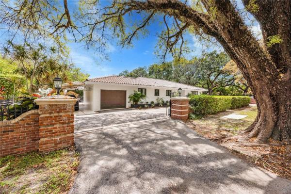 2325 Alhambra Cir, Coral Gables, Florida 33134, image 2