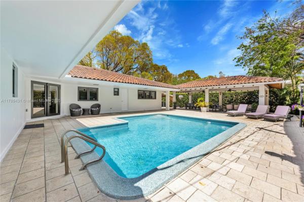 2325 Alhambra Cir, Coral Gables, Florida 33134, image 3