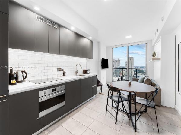 Miami, Florida 33132, image 2