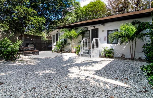 Stuarts, Miami, Florida 33130, image 1