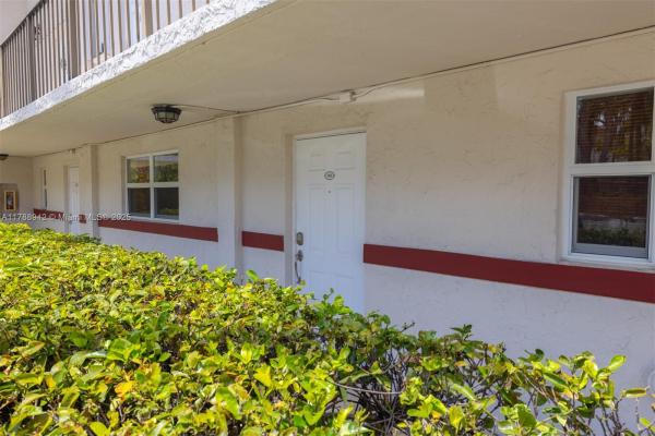 Villas Of Pinecrest, 6707 N Kendall Dr #105, Pinecrest, Florida 33156, image 3