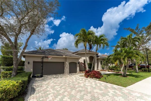 Rolling Hills Golf And Tennis Club, 4021 E Lake Estates Dr, Davie, Florida 33328, image 1
