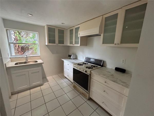 Snapper Creek Townhouses, Kendall, Florida 33173, image 2