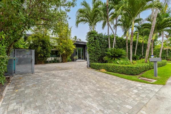 Biscayne Key Estates, 635 Curtiswood Dr, Key Biscayne, Florida 33149, image 2