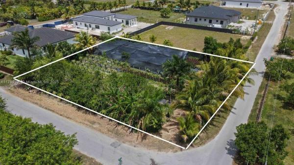 Montclair Country Estates, 19785 SW 326 St, Redland, Florida 33030, image 2