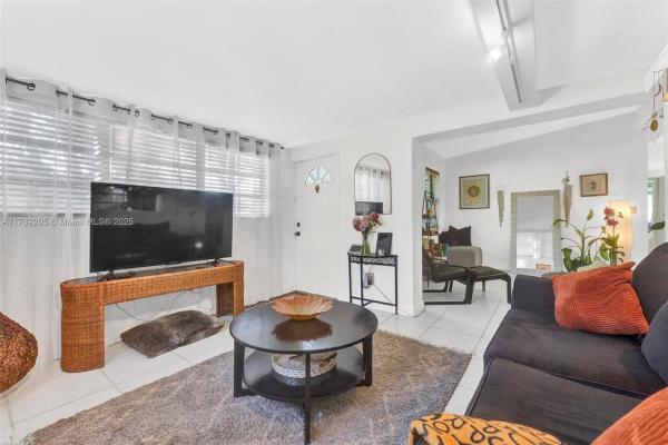 Westwood Lakes Residential, 4240 SW 112th Ave, Westwood Lakes, Florida 33165, image 3