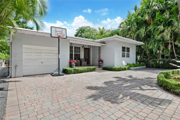 Coral Gables Country Club, 431 Bird Rd, Coral Gables, Florida 33146, image 1