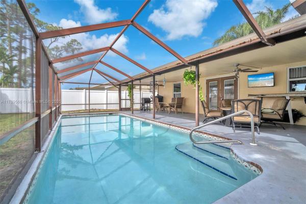 Le Chalet, 5440 Benjamin Ave, Boynton Beach, Florida 33472, image 2
