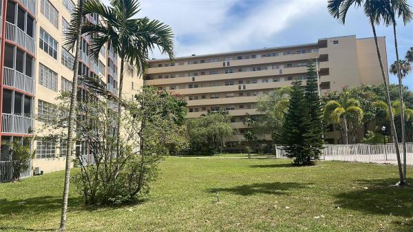 1750 NE 191st St #213-2, Miami, Florida 33179, image 1