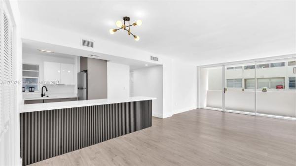 Pinebark, 840 NW 87th Ave #204, Fountainebleau, Florida 33172, image 3
