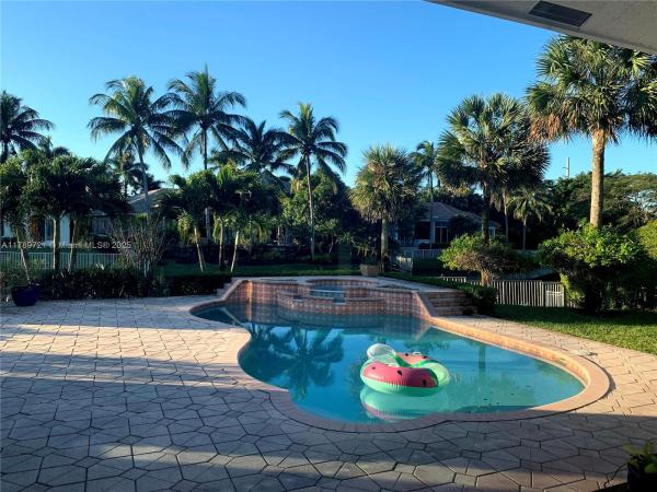 Hawks Landing, 320 Windmill Palm Ave, Plantation, Florida 33324, image 1