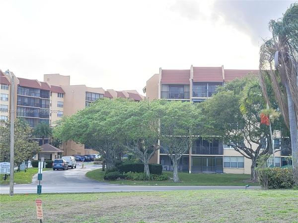Environ 2, 7080 Environ Blvd #424, Lauderhill, Florida 33319, image 1