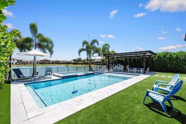 Kingman Commons, 2454 SE 1st St, Homestead, Florida 33033, image 2