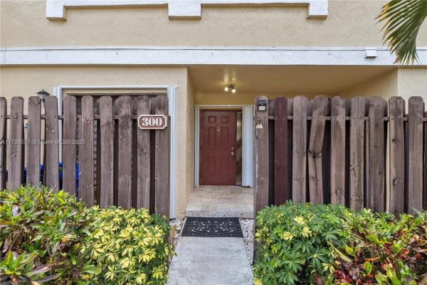Tanglewood Townhomes, 300 SW 96th Ter, Pembroke Pines, Florida 33025, image 2