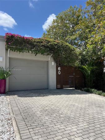 Petite, 60 NE 26th St, Wilton Manors, Florida 33305, image 1