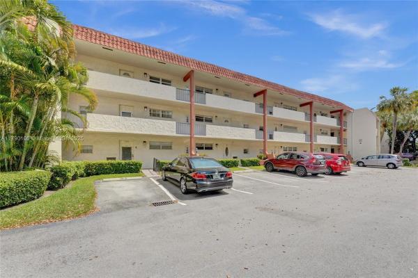 Hollybrook Golf & Tennis Club, 830 S Hollybrook Dr #310, Pembroke Pines, Florida 33025, image 1