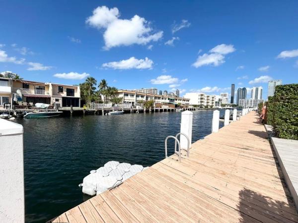 Shore Club, 3811 NE 166th St #3, North Miami Beach, Florida 33160, image 1
