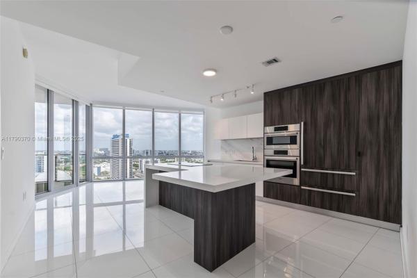 Paramount Miami Worldcenter, 851 NE 1st Ave #1904, Miami, Florida 33132, image 1