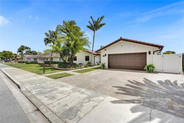 Kendall Place, 12030 SW 92nd St, The Crossings, Florida 33186, image 3