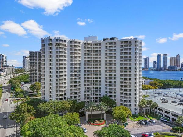 Parc Central Aventura East, 3300 NE 192nd St #913, Aventura, Florida 33180, image 1