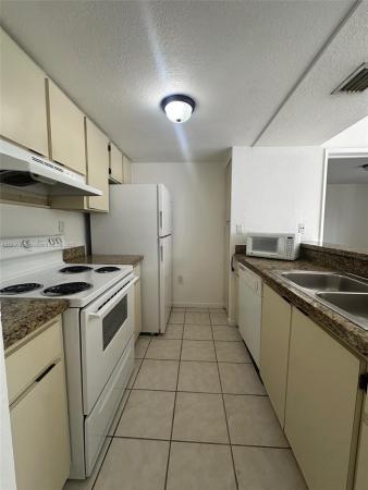 Las Brisas At Country Club Of Miami, 7125 NW 186th St #B208, Hialeah, Florida 33015, image 1