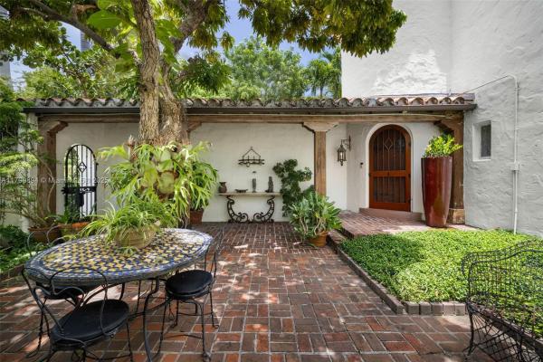 Beach View, 5215 Pine Tree Dr, Miami Beach, Florida 33140, image 2