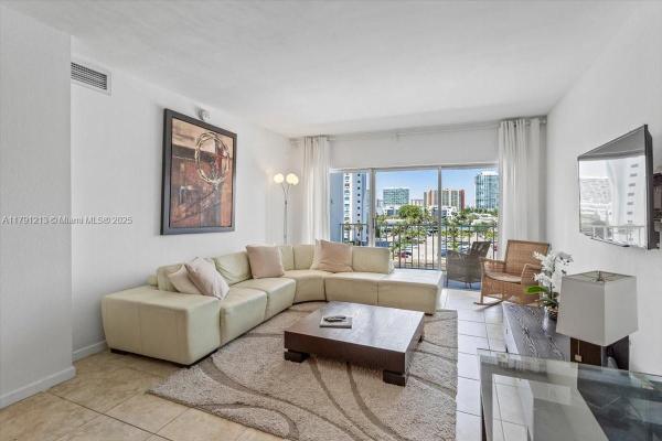 Arlen House West, 500 Bayview Dr #527, Sunny Isles Beach, Florida 33160, image 1