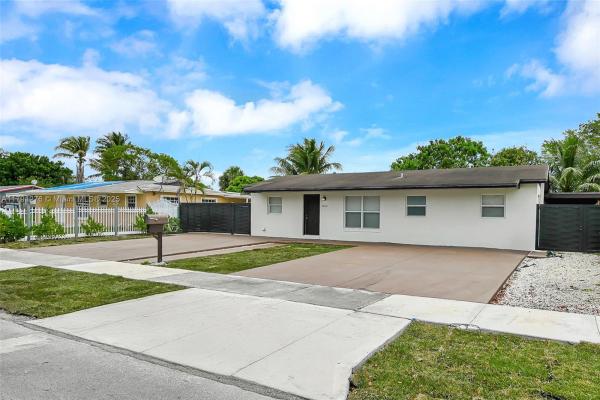 Starlightlot, 20431 NW 46th Ave, Miami Gardens, Florida 33055, image 2