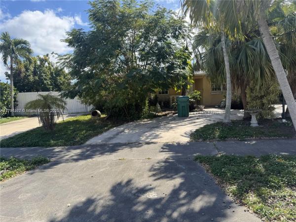 11462 SW 42nd St, Unincorporated Dade County, Florida 33165, image 1