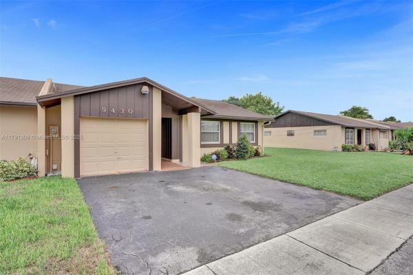 The Meadows Of Miramar, 9430 S Meadows Cir, Miramar, Florida 33025, image 3