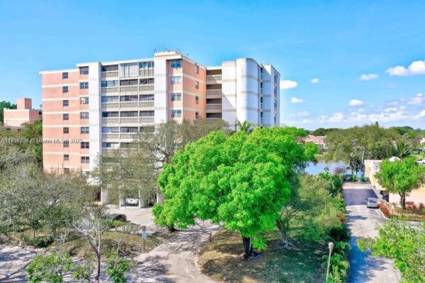 The Lakes Of Inverrary, 3301 Spanish Moss Ter #302, Lauderhill, Florida 33319, image 1