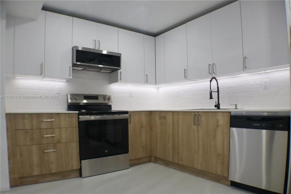 Commodore Plaza Tower, 2750 NE 183rd St #104, Aventura, Florida 33160, image 1