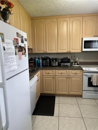 Village Of Kings Creek, 7740 Camino Real #G-409, Glenvar Heights, Florida 33143, image 2
