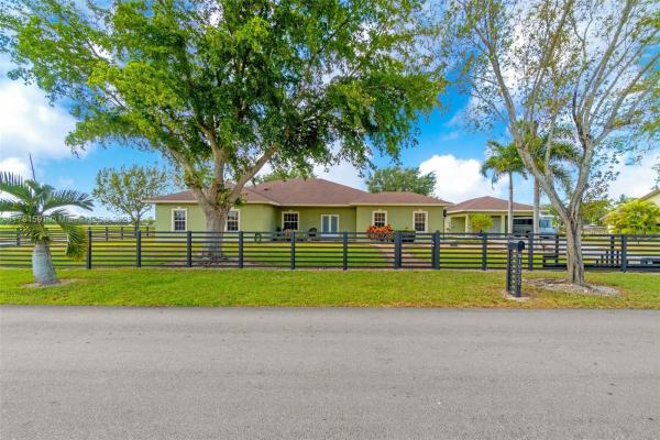 19302 SW 292nd St, Unincorporated Dade County, Florida 33030, image 1