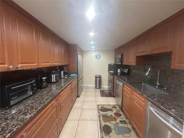 The Carriage House, 5401 Collins Ave #434, Miami Beach, Florida 33140, image 2