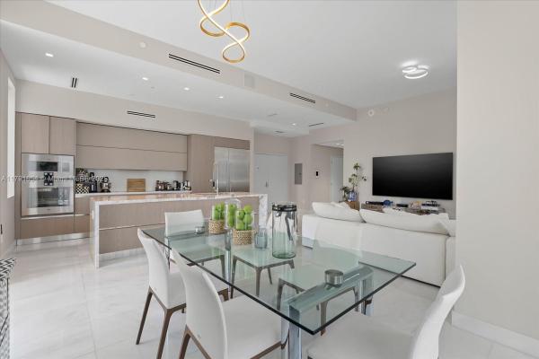 Met 1, 300 S Biscayne Blvd #PH-3902, Miami, Florida 33131, image 2