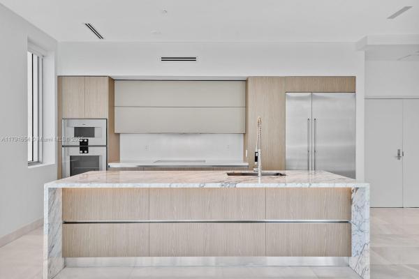 Met 1, 300 S Biscayne Blvd #PH-3902, Miami, Florida 33131, image 3