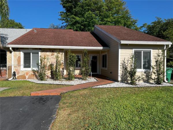 Hickory Lane Country Villas At Country Walk, 14617 SW 143rd Place Cir, Country Walk, Florida 33186, image 2