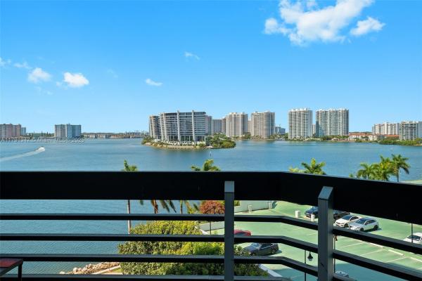 Mystic Pointe Tower 200, 19101 NE 36th Ct #903, Aventura, Florida 33180, image 3