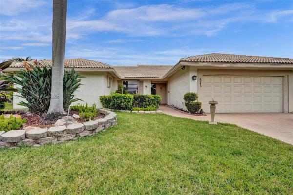 Lakewood At Woodmont, 8215 NW 85th Ave, Tamarac, Florida 33321, image 1