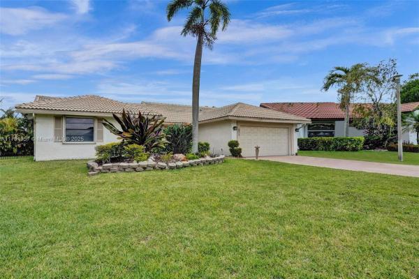 Lakewood At Woodmont, 8215 NW 85th Ave, Tamarac, Florida 33321, image 2