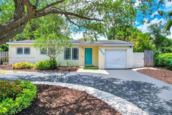10910 Peachtree Dr, Miami, Florida 33161, image 2