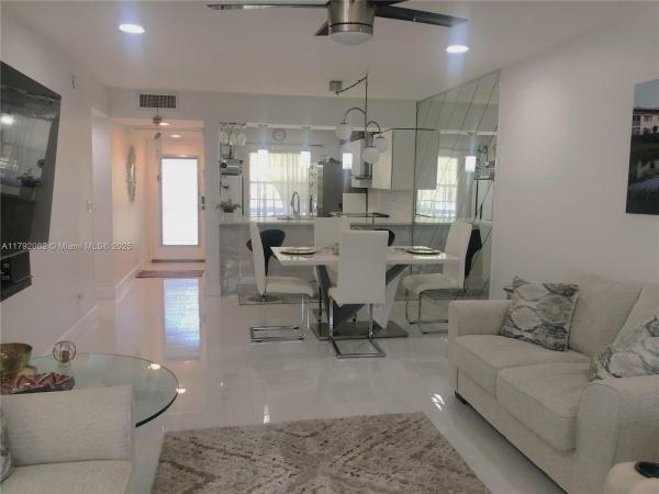 Bahama Village, 1101 Bahama Bnd #B2, Coconut Creek, Florida 33066, image 2