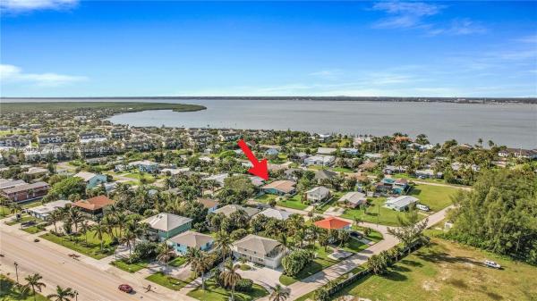 Tropical Beach, 1115 Hernando St, Fort Pierce, Florida 34949, image 1
