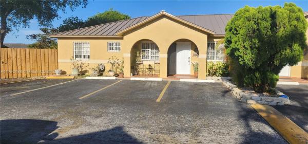 West Palm Villas, 3240 W 70th St #101, Hialeah, Florida 33018, image 1